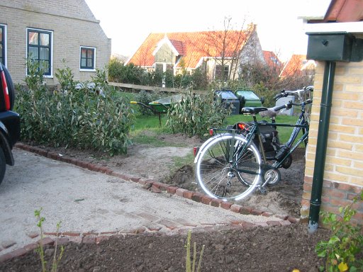 IMG_0216.JPG - Hier moet het schuurtje komen